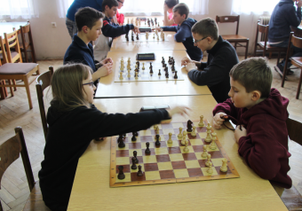 Dvojnásobný postup na Krajském přeboru škol v šachu! 4gPjqEwen8.png.