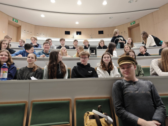 Fyzika naživo: Tři třídy, tři témata a spousta pokusů na Matfyzu IMG_20260205_112741_1.jpg.