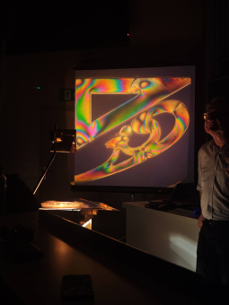 Fyzika naživo: Tři třídy, tři témata a spousta pokusů na Matfyzu IMG_20260205_124843.jpg.