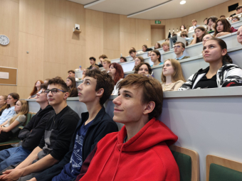 Fyzika naživo: Tři třídy, tři témata a spousta pokusů na Matfyzu IMG_20251008_094908.jpg.