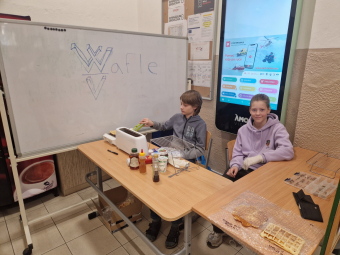 Sekunda připravila charitativní svačiny 2E 2.jpg.