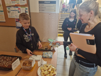 Sekunda připravila charitativní svačiny 2E 3.jpg.