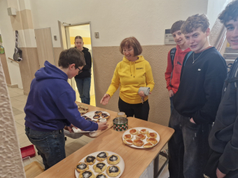 Sekunda připravila charitativní svačiny