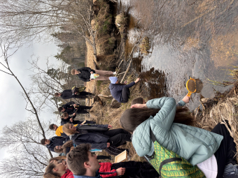 1.B na Šumavě s vlky  a tetřívky 1.B s Anetou 4.jpeg.