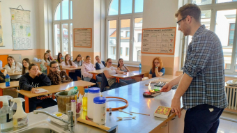 Hodina moderní chemie chemie 4.JPG.