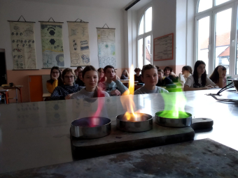 Začátek týdne moderně v chemii Chemie 1.jpg.